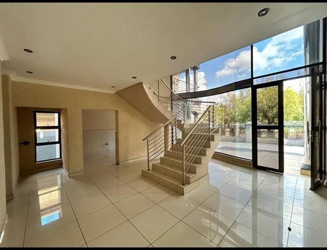 5 BEDROOM HOUSE FOR SALE IN HELDERWYK